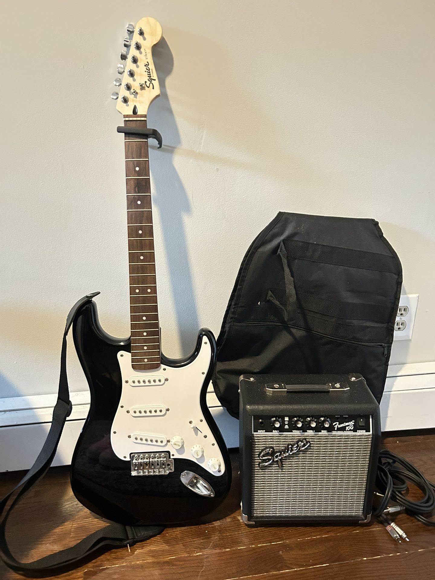 Squier strat Guitar And 10g Amp 