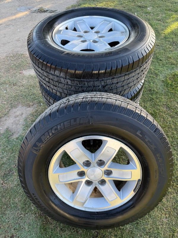 17 Inch GMC Yukon Denali Sierra Chevy Silverado Tahoe Suburban Escalade Rims And Tires 265 70 17