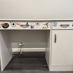 White Desk - Escritorio (used As A Vanity)