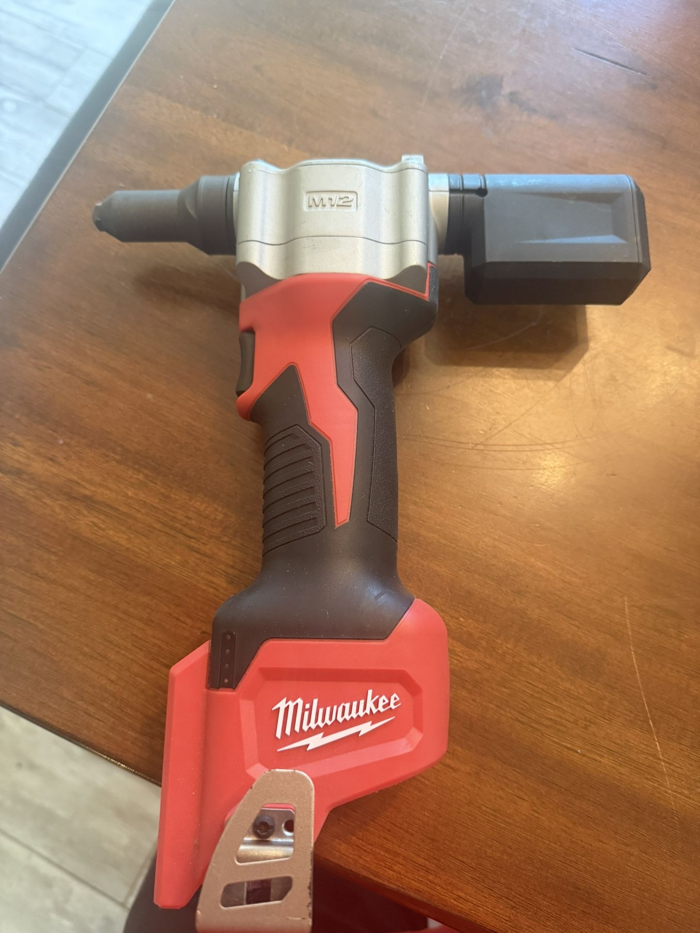 Milwaukee M12 Rivet Gun