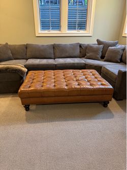 Walter E. Smithe (Lexington / Tommy Bahama "Victoria" Collection) Leather Ottoman