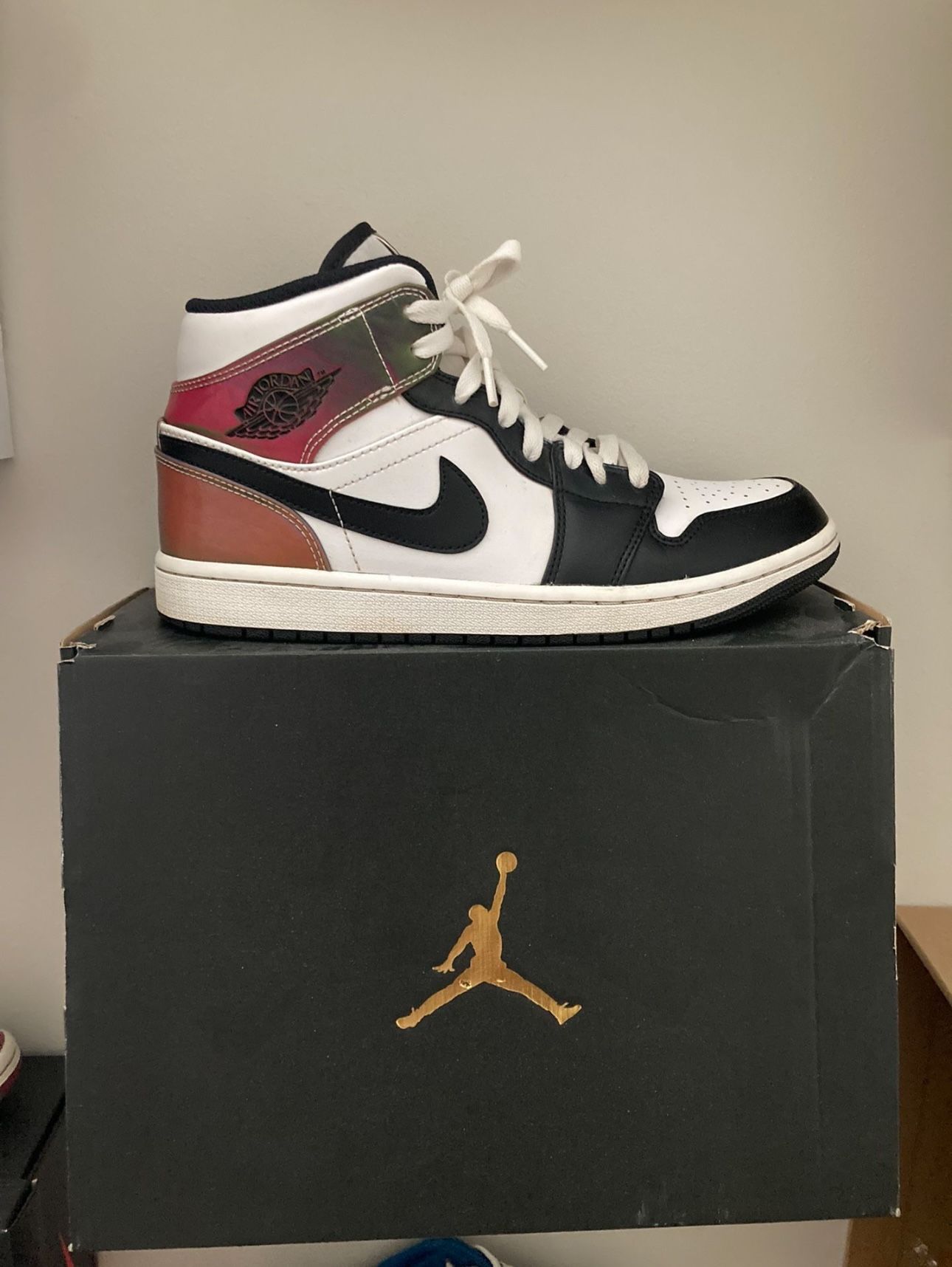 Size 8 Jordan 1 Mid Heat Reactive