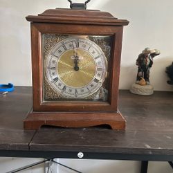 Howard Miller Chiming Mantel Clock Model 612-437 American /German movement