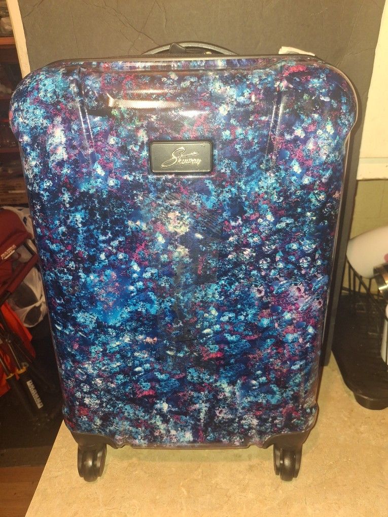 Skyway Carry On Expandable Suitcase.on Wheels And Extending Handle