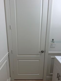 Doors solid core with handle and hinges