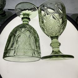 Set of (4) Gorgeous Vintage style Green Wine Glasses,Water Goblets, Glasses with Embossed Serpentine Pattern,Stemmed Colored Glassware Set for Wedding