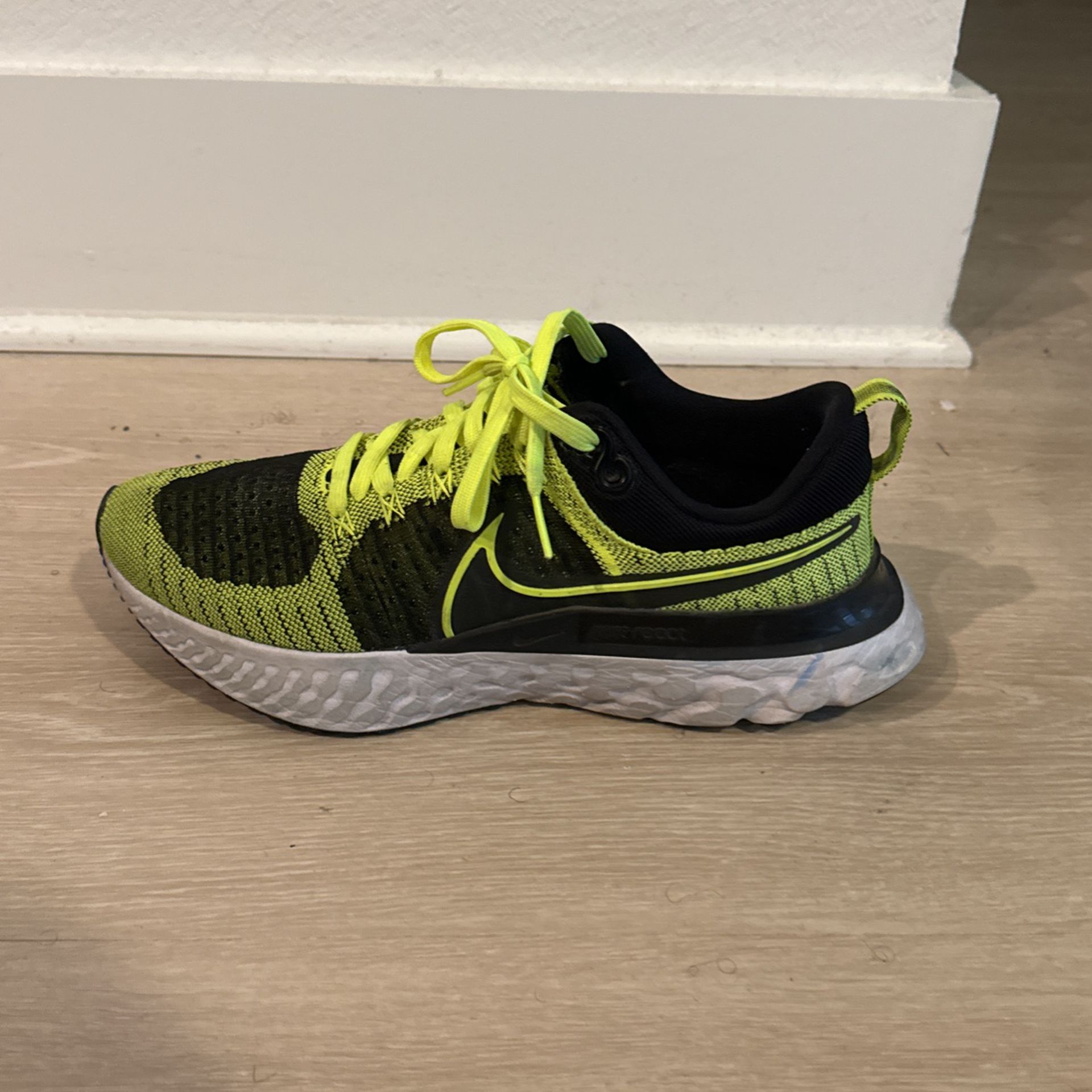 Mens Nike Shoe 9.5