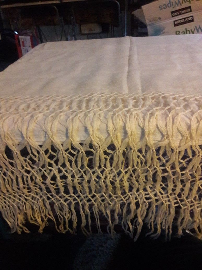 $8. Beautiful Vintage White Wool Scarf/shawl With Fringe.