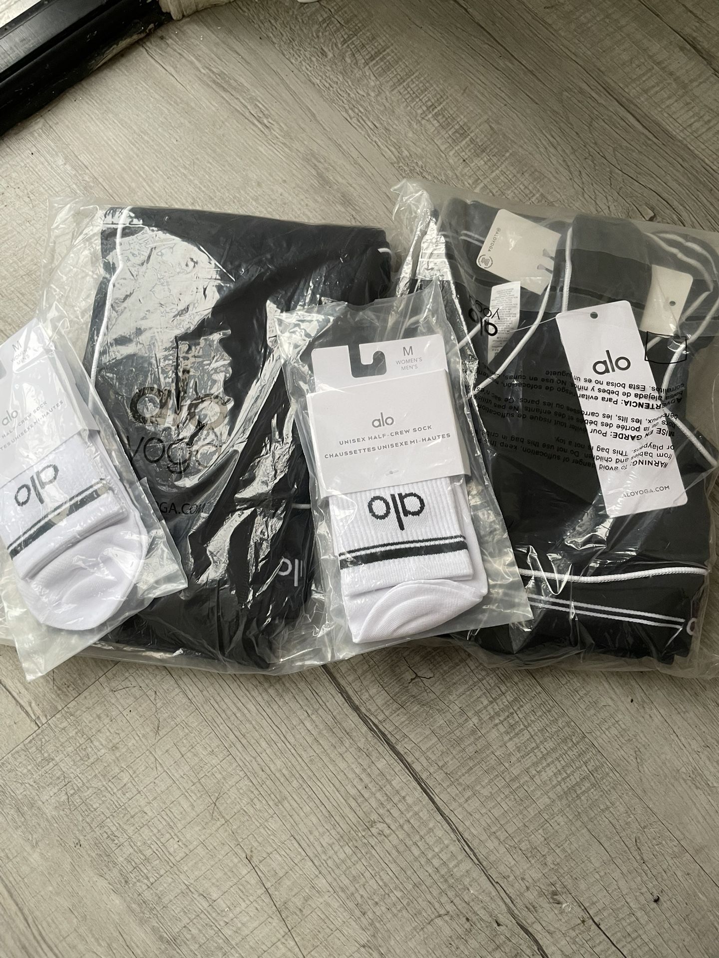Alo Set With Socks