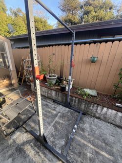 Squat Rack / Pull Up Bar