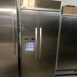 Kitchenaid fridge  36” stainless steel 2019
