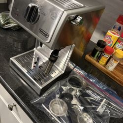 Delonghi Espresso & Cappuccino W/ frother 