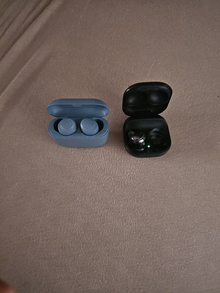1 Galaxy Bud Pro (Left) And Jlab Go Air Pop True Wireless Earbuds