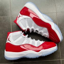 Jordan 11 Cherry SIZE 9.5 Men