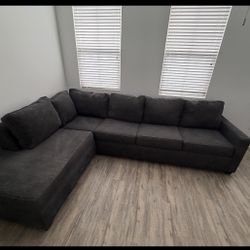 Couch Selling Quick (Make An Offer) 