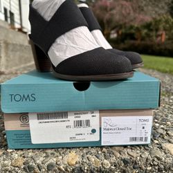 Toms Majorca Closed Toe Shoes 8.5