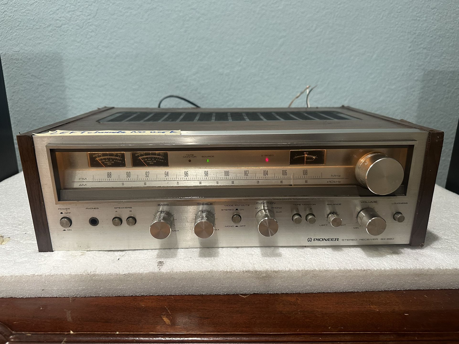Vintage Pioneer SX-680 AM/FM Stereo Receiver ( LEFT CHANNELS NO SOUND)