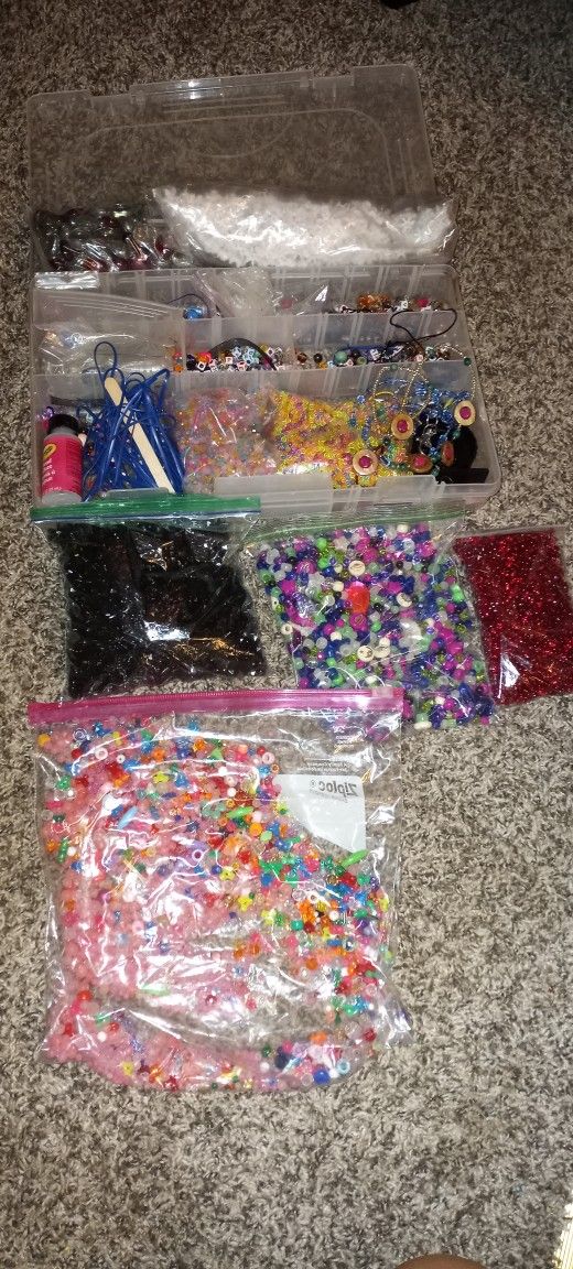 HUGE COLLECTION OF BEADS!!!!!! Kids CRAFTS