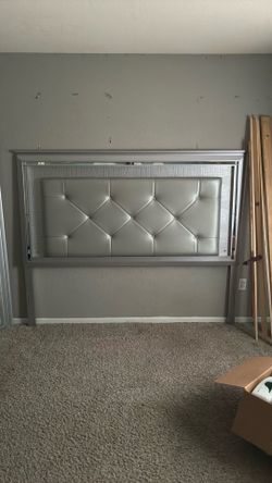 Pristine Cali King/ King Mirrored Light-Up Bed Frame