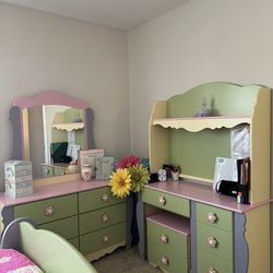 Girls 8 PC Full Bedroom Set w/accessories