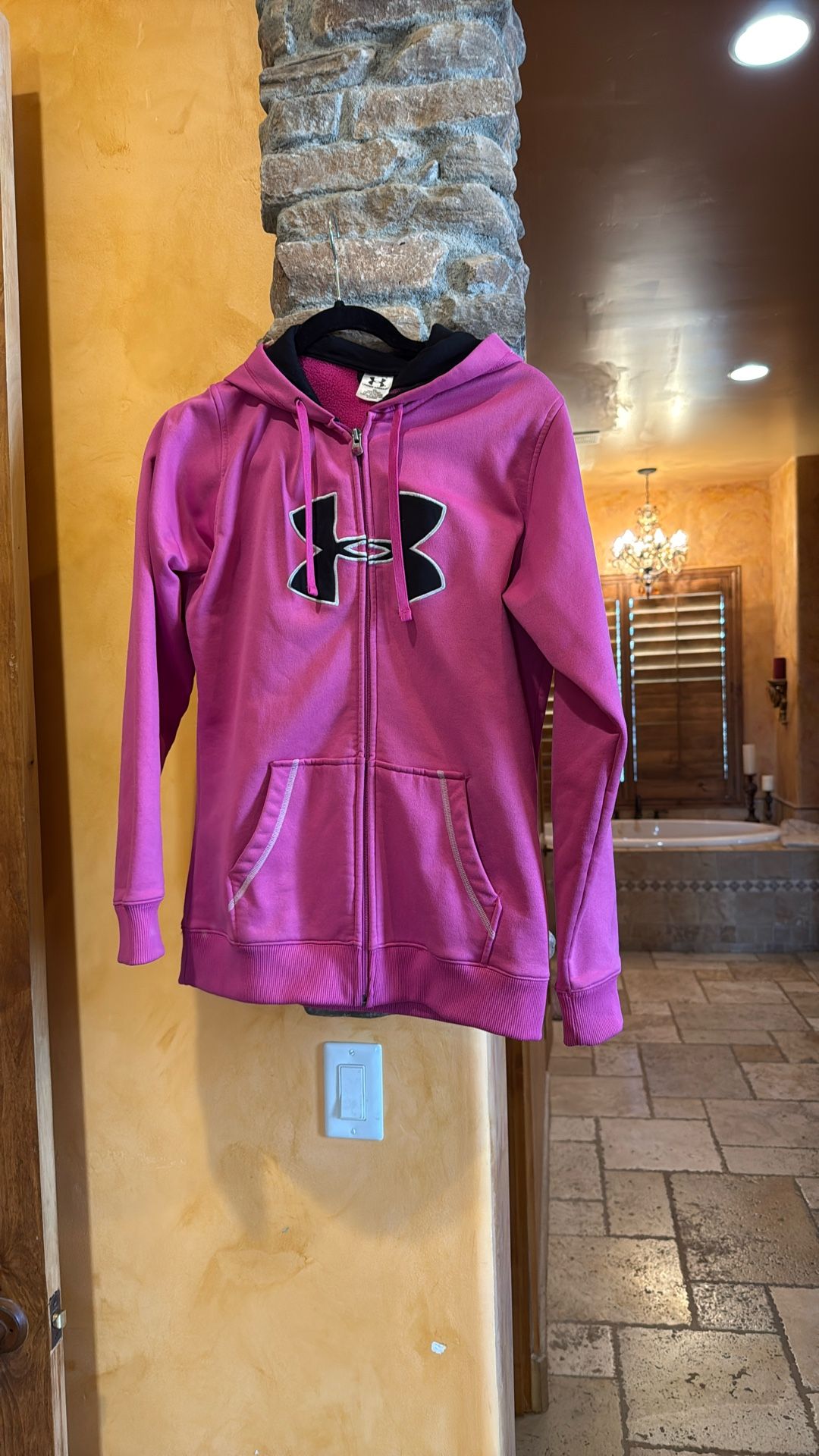 UA Women’s Jacket Fusia Pink Size M $10 Obo