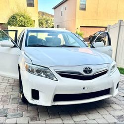 2010 Toyota Camry Hybrid · SE Sedan 4D