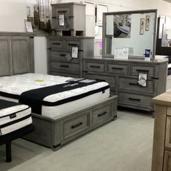 Russelyn 4pc Queen Storage Bedroom set