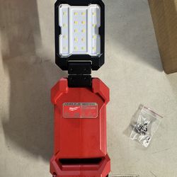 Milwaukee M12 ROVER Multi-​Directional Flood Light w/​ PACKOUT Compatibility