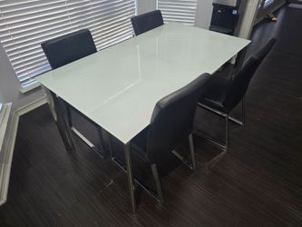 Modern Modani Glass Dining Table with 4 Black Chairs
