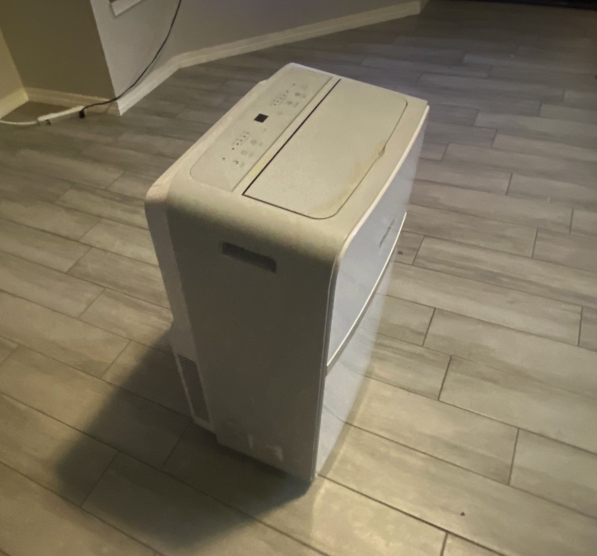Whirlpool BTU Portable Air Conditioner