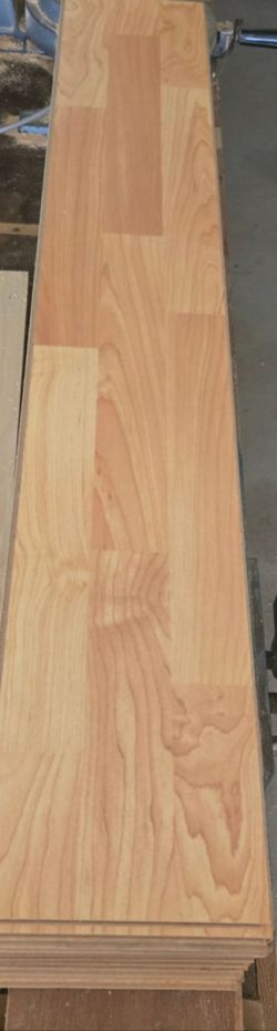 8mm Laminate Flooring | Red Oak | 44.5 Sq Ft (18 Planks)