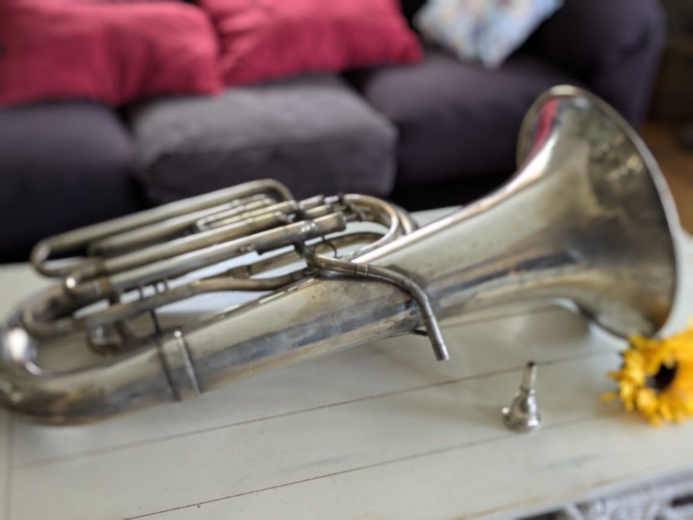 🎶3/4 B-flat 3 valve DEG Caravelle Tuba (no case) for sale in Suffern