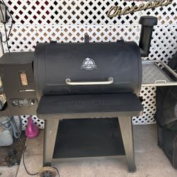 Pit Boss Pro 820 pellet smoker with upgrades