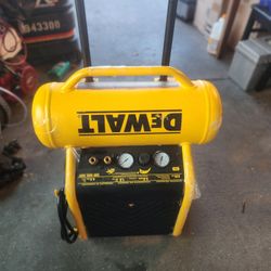 DEWALT
4.5 Gal. Portable Electric Air Compressor 225 PSI