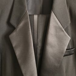 Black Men’s Tuxedo Magnificent -sz 34 pants -sz 42 Jacket $200-