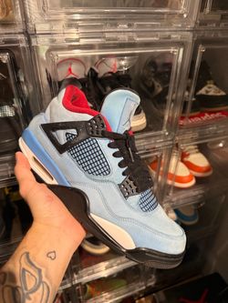 Jordan 4 Travis Scott