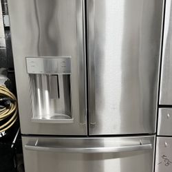 French-Door Refrigerator w/WATER+ICE