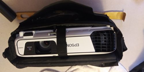 Proyector EPSON bien cuidado nada malo en su estuche 450 mejor oferta