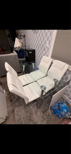 Dinning room table