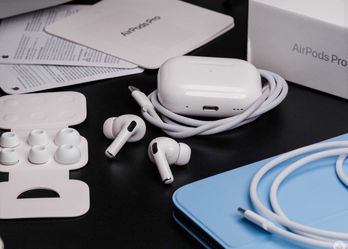 AirPods Pro 2nd Gen USB-c With Wireless Charging Case And Noise Cancellation 