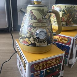 Hazel Quinn Kettle & Toaster Set