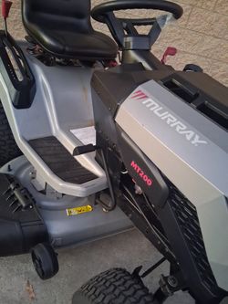 Murray
MT200 42 in. 19.0 HP 540cc EX1900 Series Briggs and Stratton Engine Automatic Gas Riding Lawn Tractor Mower
