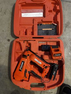 Paslode Impulse 16g Angled Finish Nailer w/case, booklet, battery & charger.