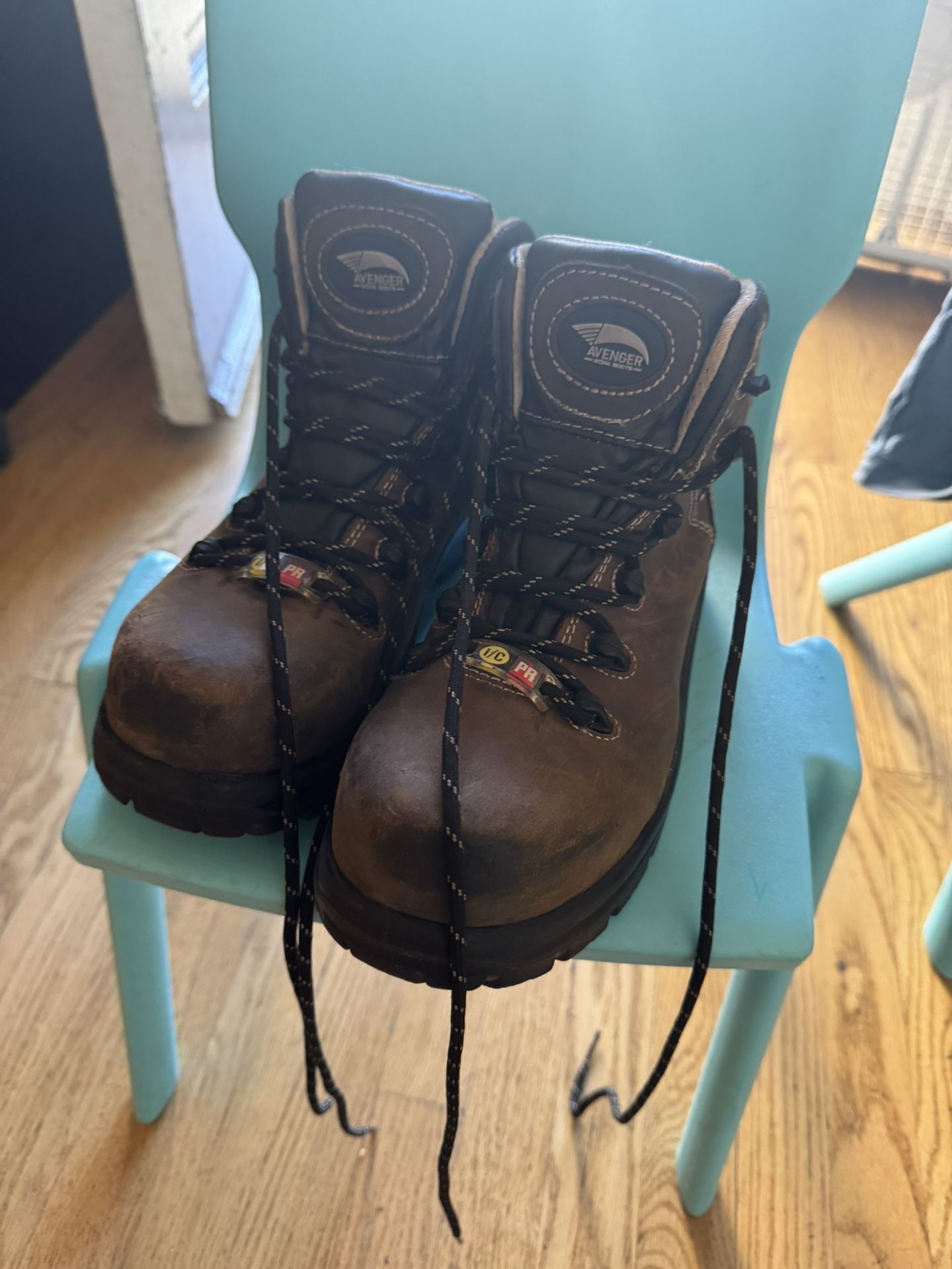 Woman’s Avenger Work/ Hiking Boots, Size 6