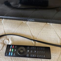 Vizio Smat TV 32 Inches With Remote Control 