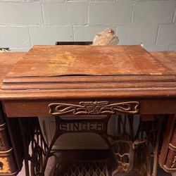Super Vintage Singer Sewing Machine 