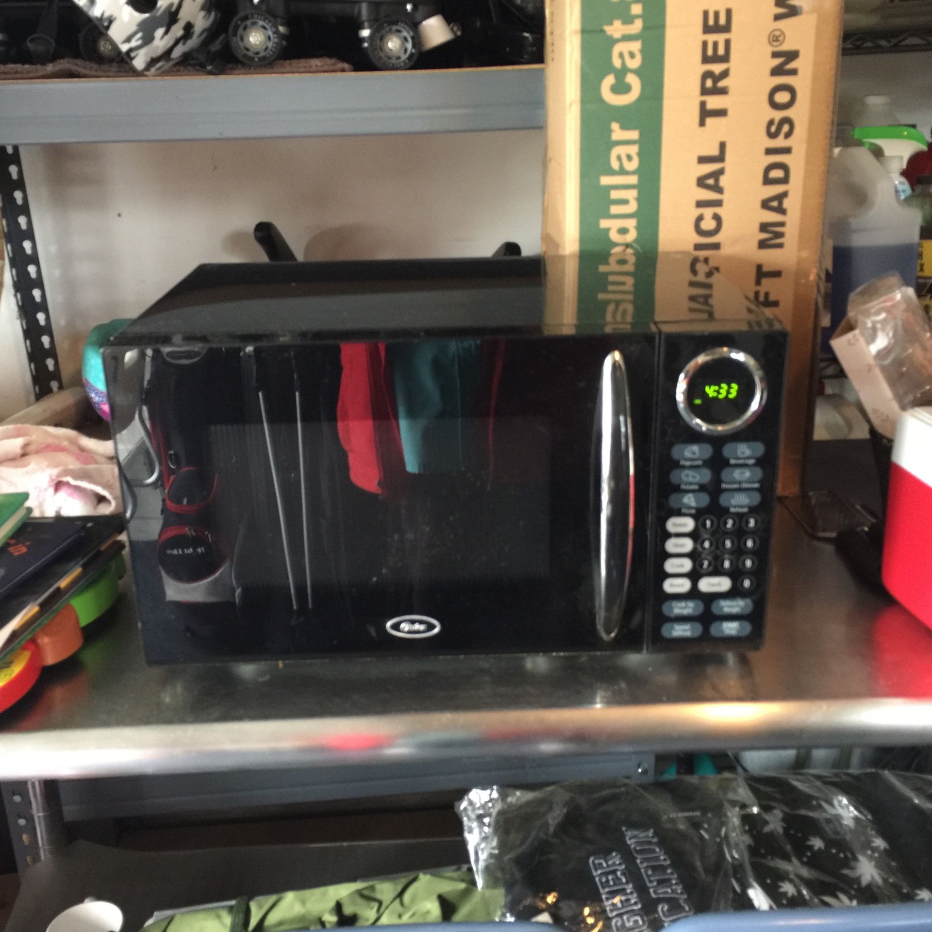 Black Oster Microwave Oven - Oahu Auctions
