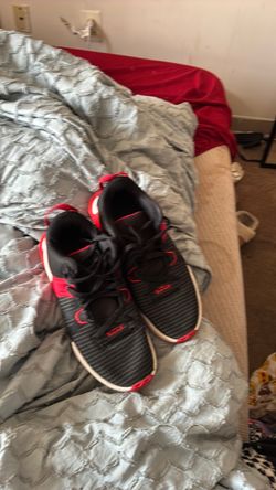 Basketball shoes