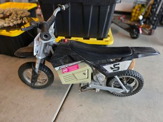 Pair of Razor MX350 Electric Dirt Bikes – New Batteries!Selling a pair of Razor MX350 Dirt Rocket 24V Electric Dirt Bikes (1 Blue, 1 Black). Great for