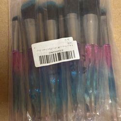Set of 10 makeup brushes